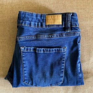Tahari Women’s Kelly Mid-rise Skinny Jeans. Size 10